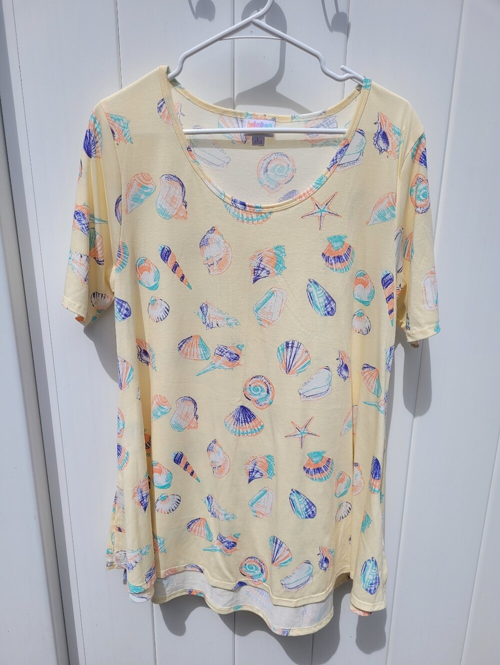 NWOT - LuLaRoe Perfect Tee - Size Large